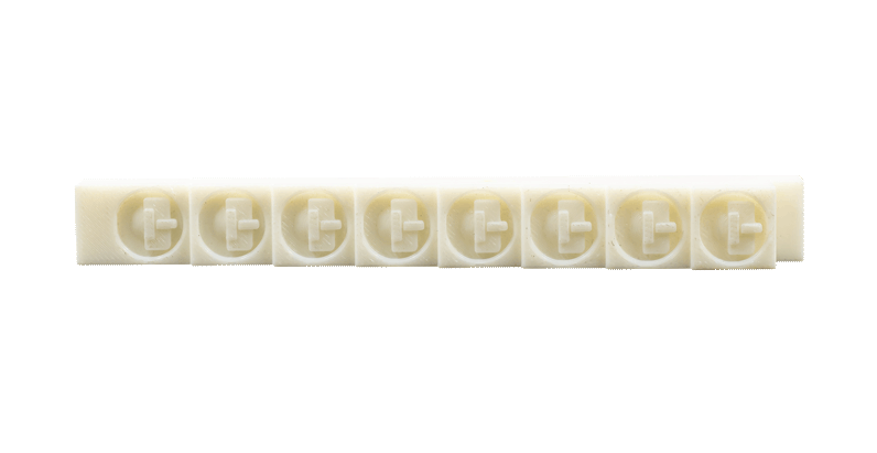 Capsules en plastiques avec marquage en blanc par Serviplast Industrie