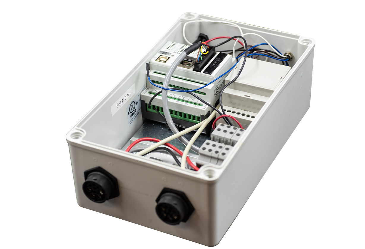 Boite avec fils électriques assemblés par connectique par Serviplast Industrie
